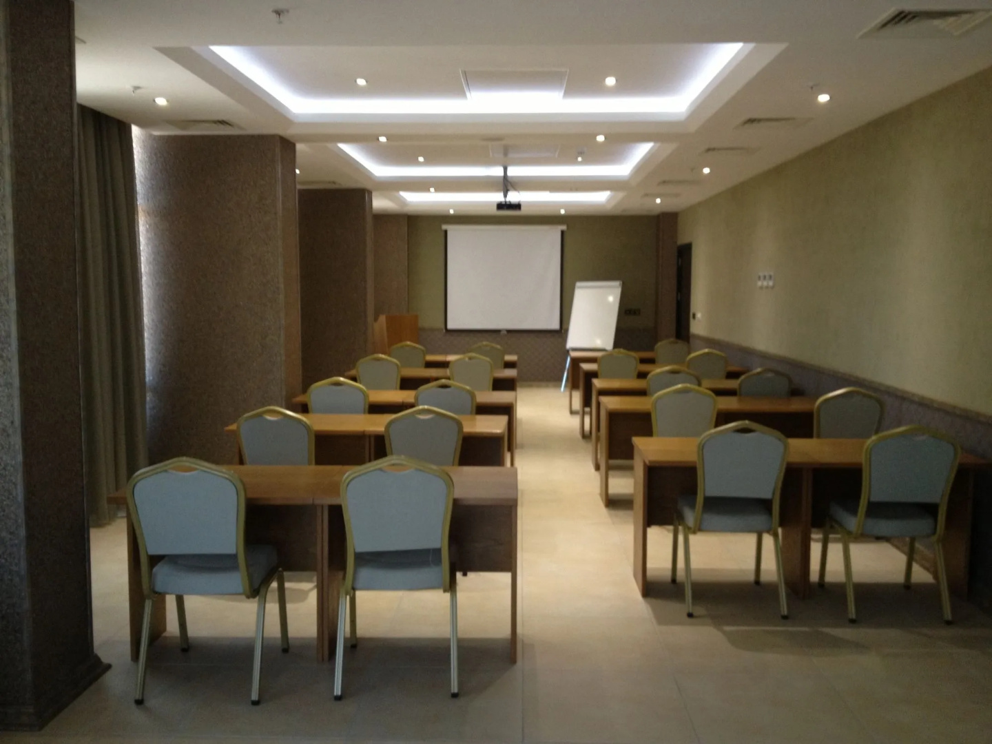 Edis Premier Hotel