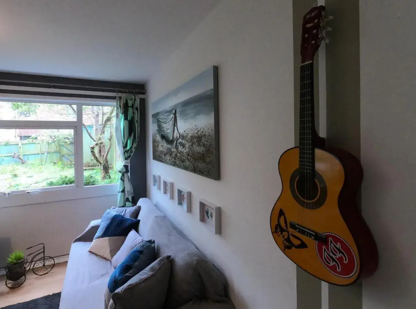 Hampton House Bookinn