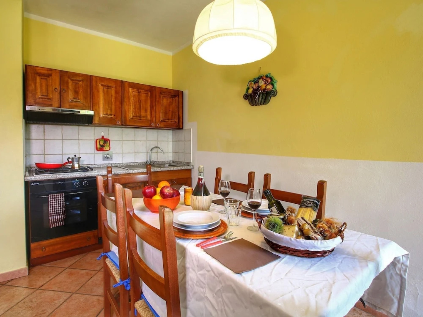 Rustic Apartment in Caprese Michelangelo near Lake