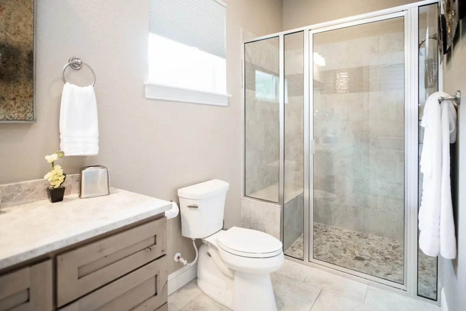 The Century Oak: 3-unit Beside Hidden Falls 4 Bedroom Home