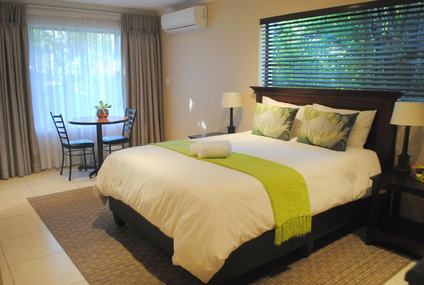 6 on Morris Guest Lodge