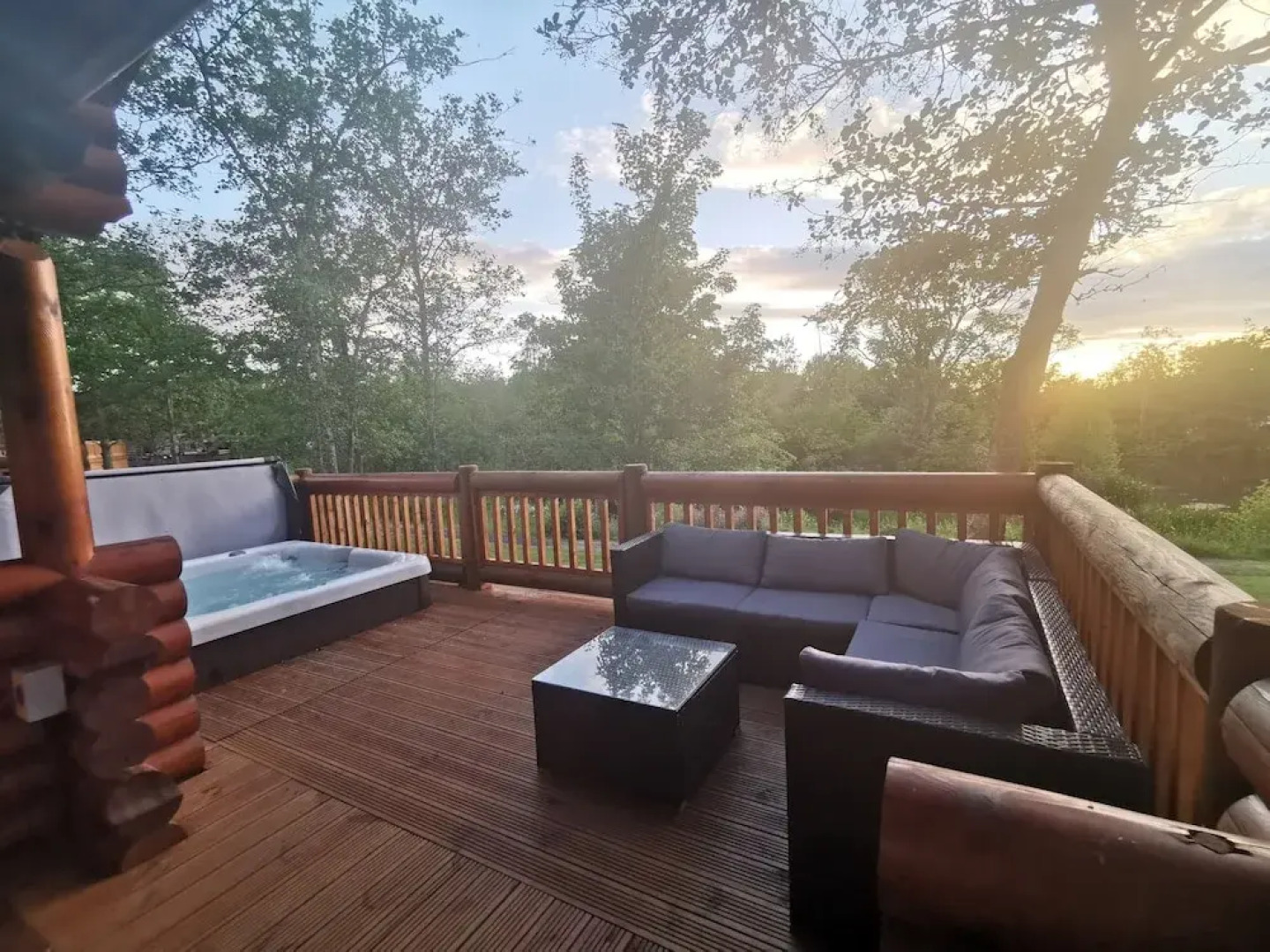 Starlight Log Cabin - With Hot Tub and Lake View