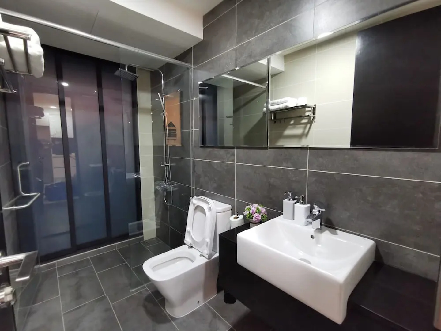 Almas Suites Puteri Harbour Hello Kitty