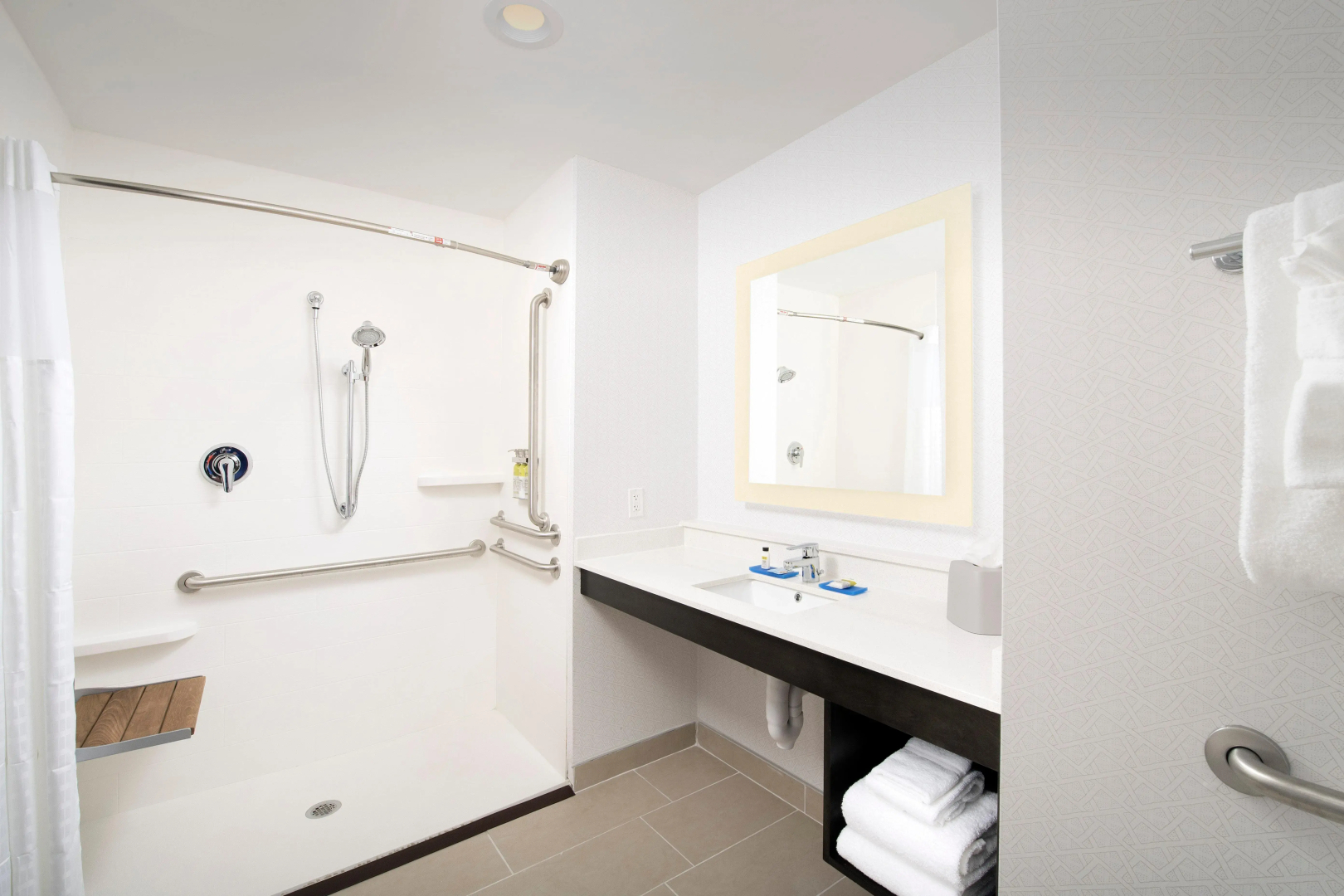 Holiday Inn Express and Suites North Brunswick by IHG