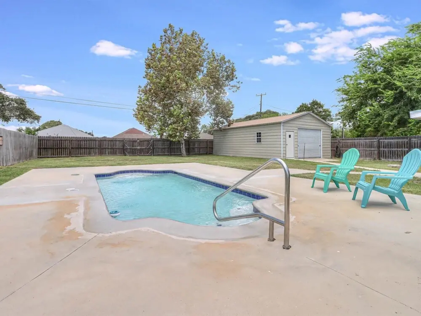 Just Beachy Ap164 4 Bedroom Home by RedAwning