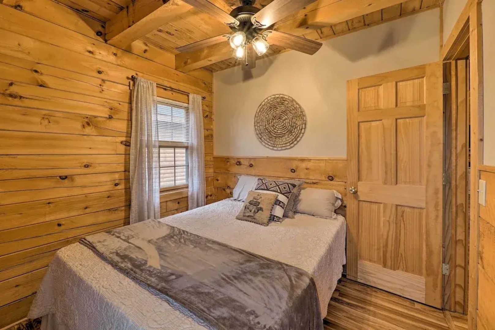 Charming Log Cabin at Double JJ Ranch Resort!