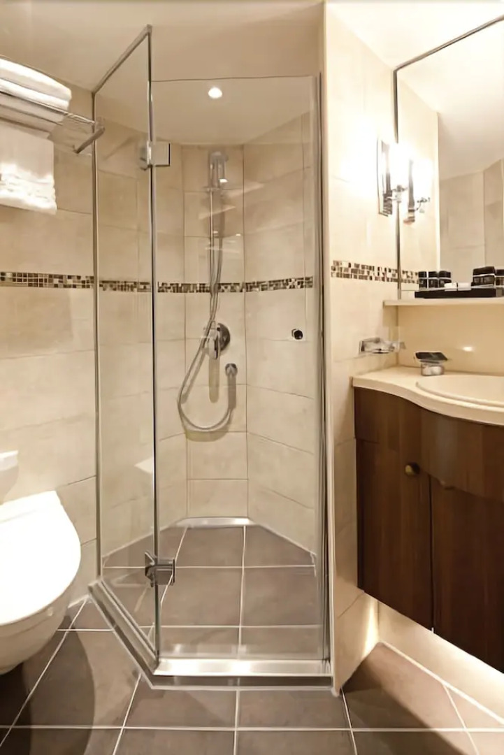 Crossgates Hotelship 3 Star - Osthafen - Frankfurt