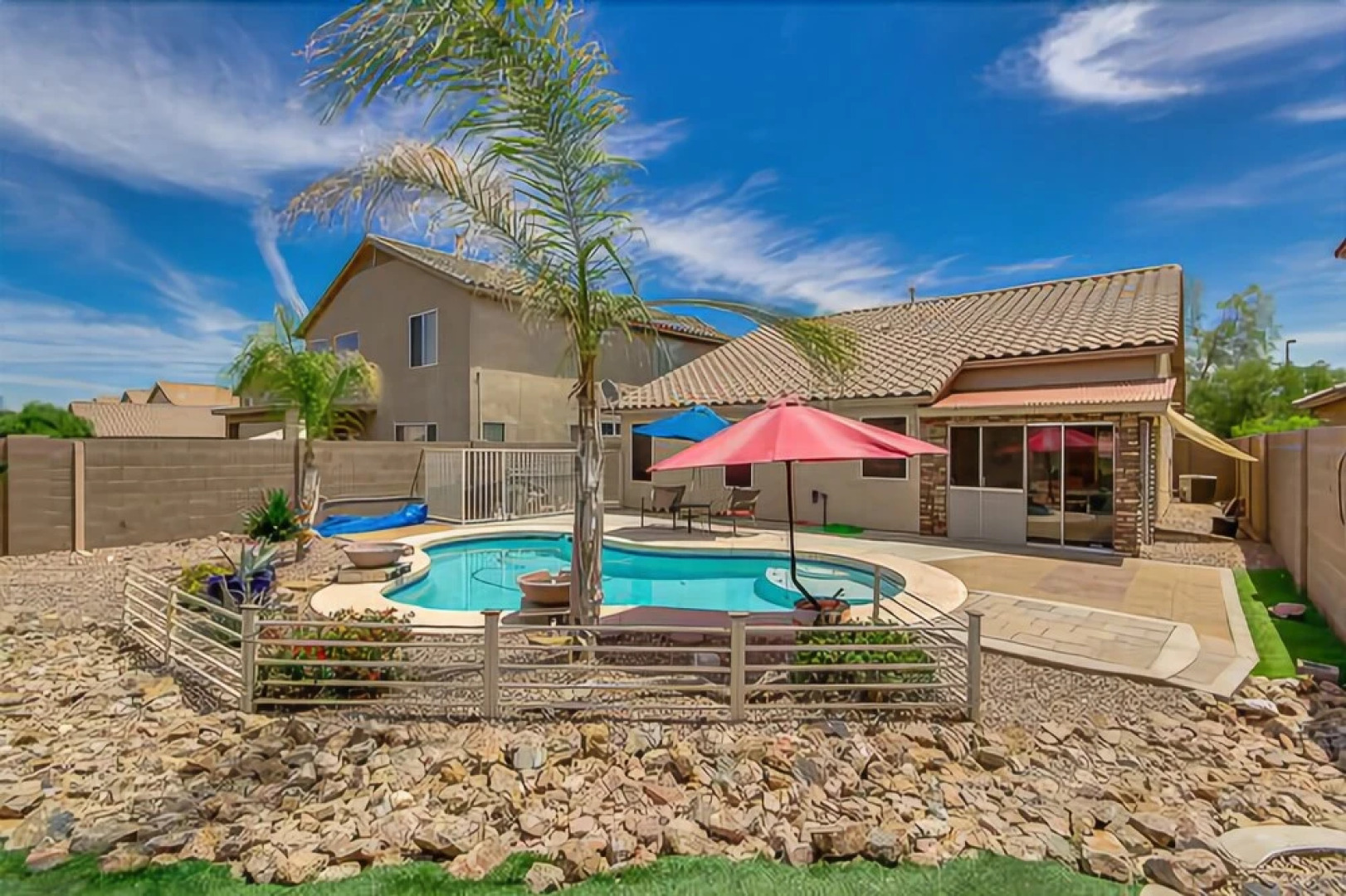 Peggy - 3 Br home by RedAwning