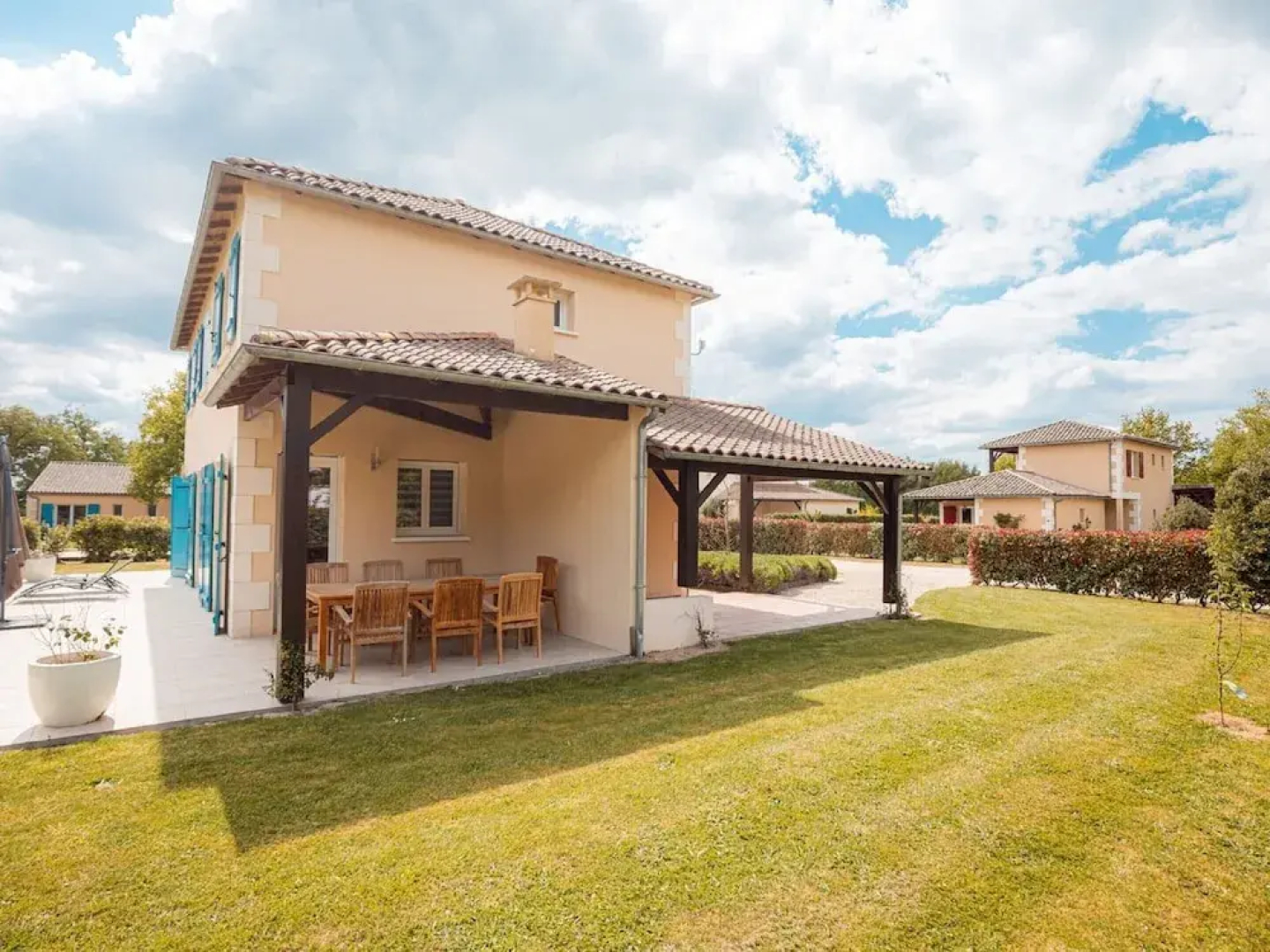Spacious and Modern Villa With Large Garden and BBQ Area