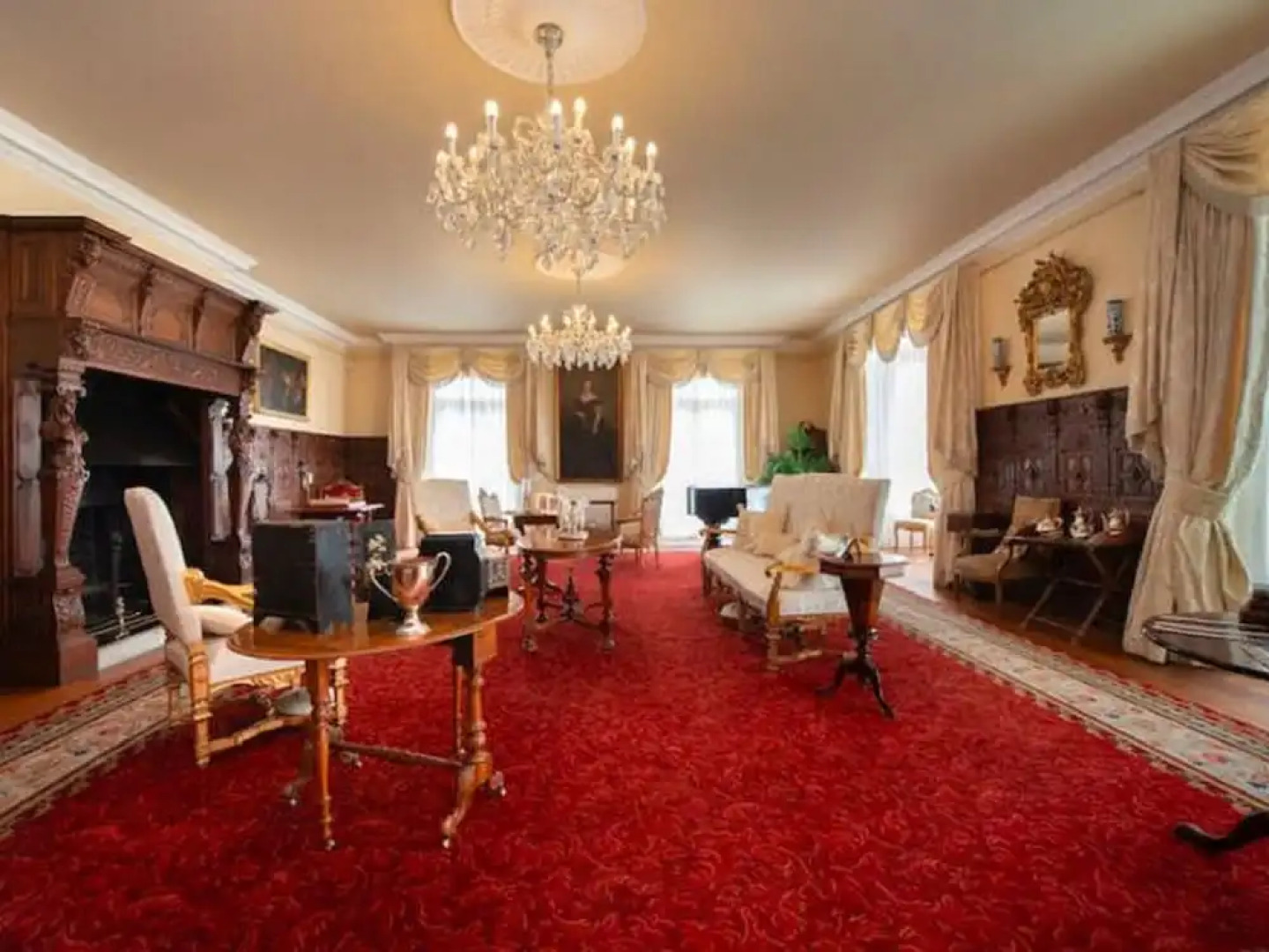 Lavish Holiday Home in Worcestershire With Jacuzzi