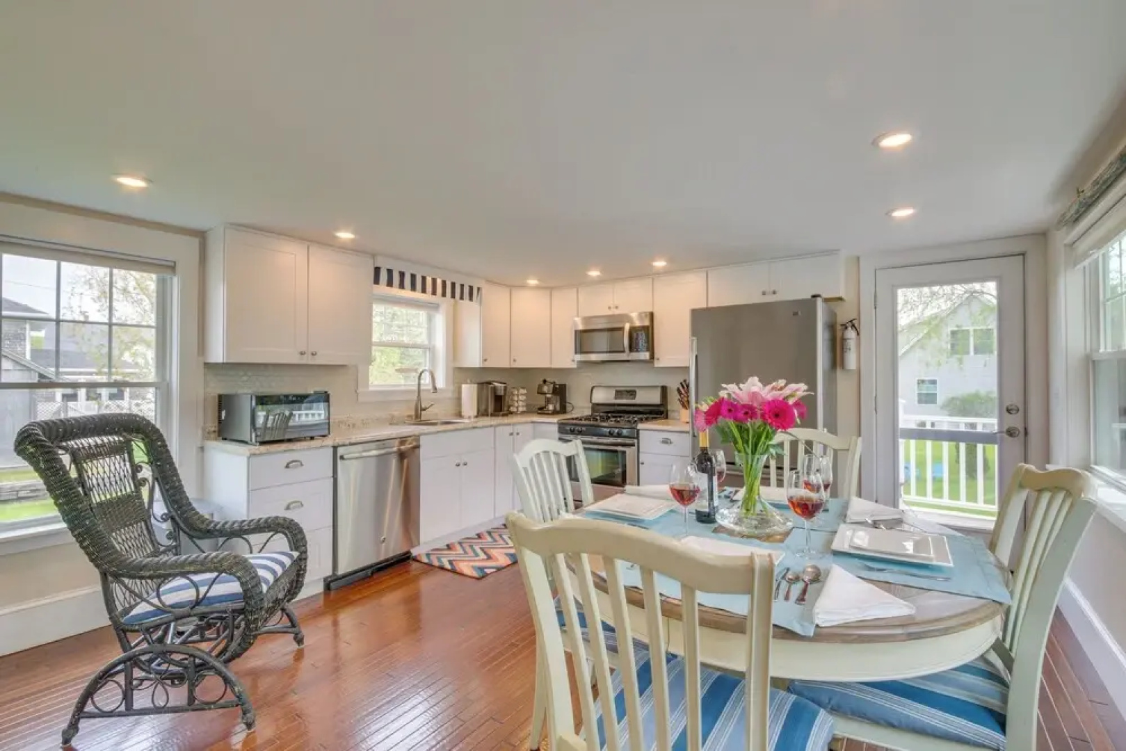 Rockland Home w/ Deck 5 Mins to Historic Downtown!