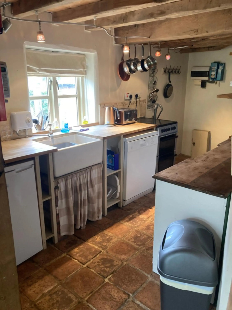 Little Pentre Barn with seasonal Swimming Pool