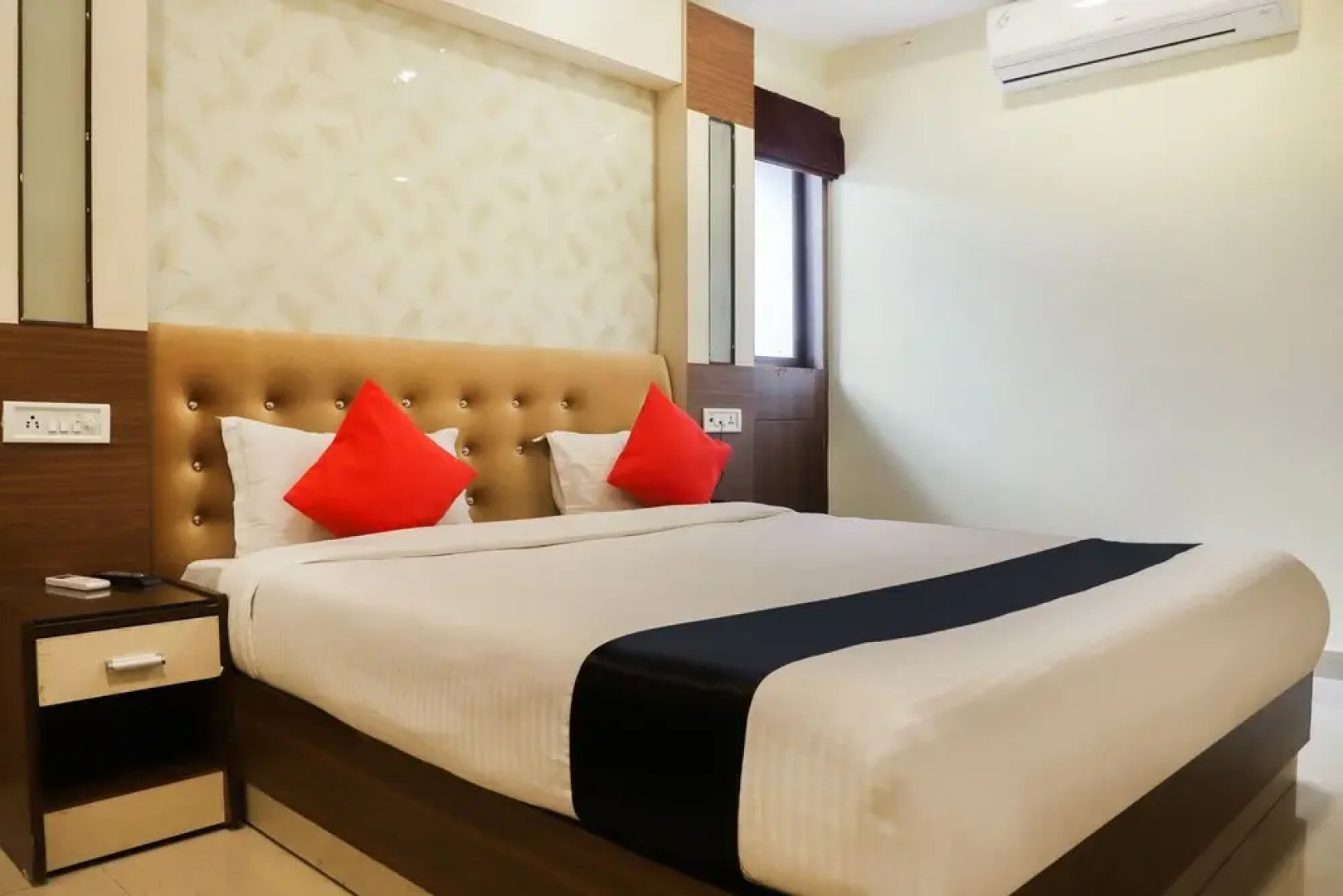 Capital O 48812 Kunwer Palace