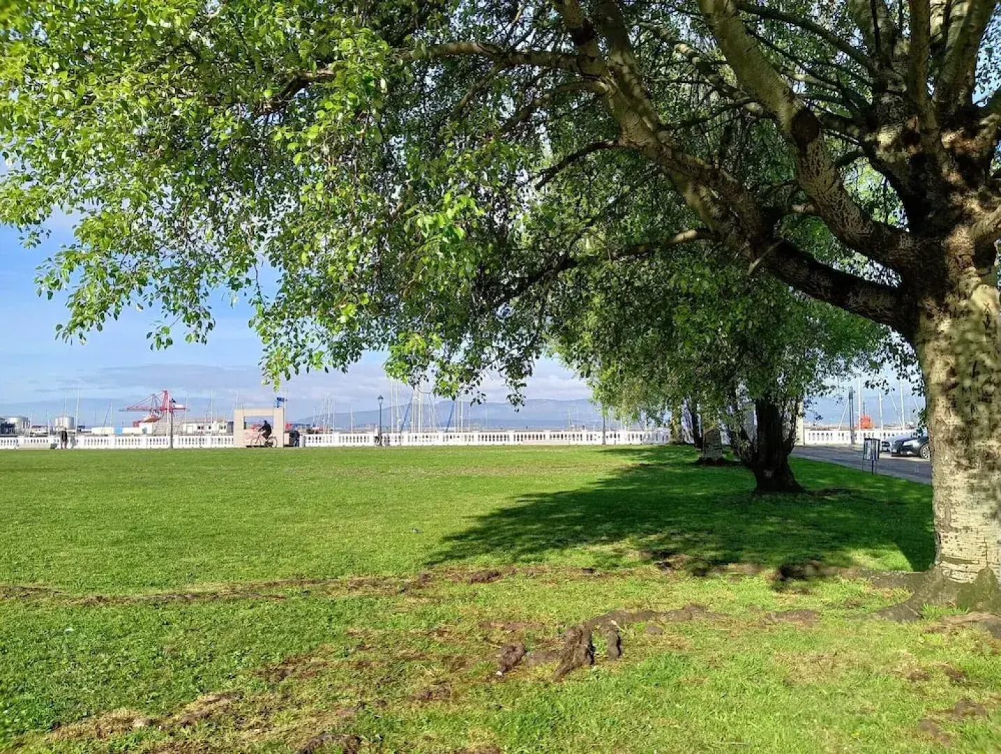 Piso con Piscina y Jardin Cerca de la Playa