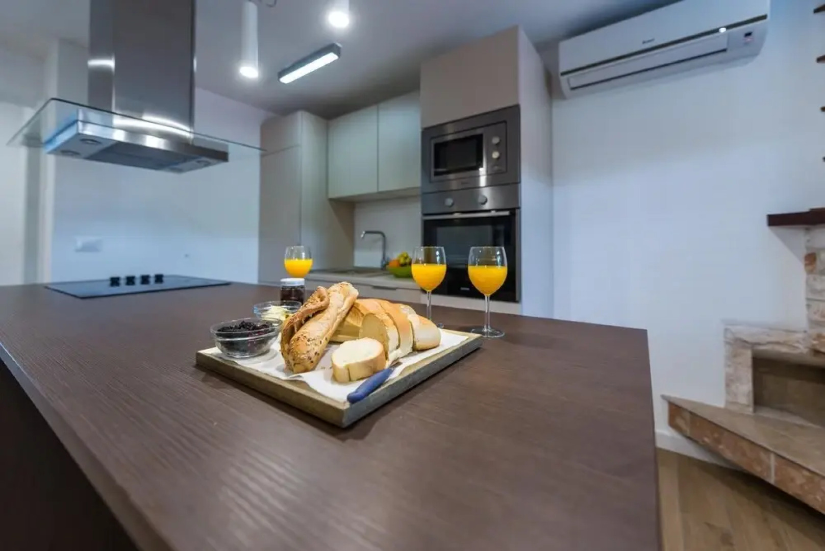 Villa Nisha - Six Bedroom Villa With Terrace and Swimming Pool ID Direct Booker 22773