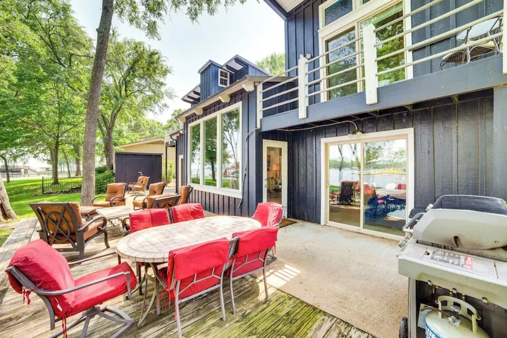 Waterfront Gem on Cedar Creek Lake w/ Deck + Games