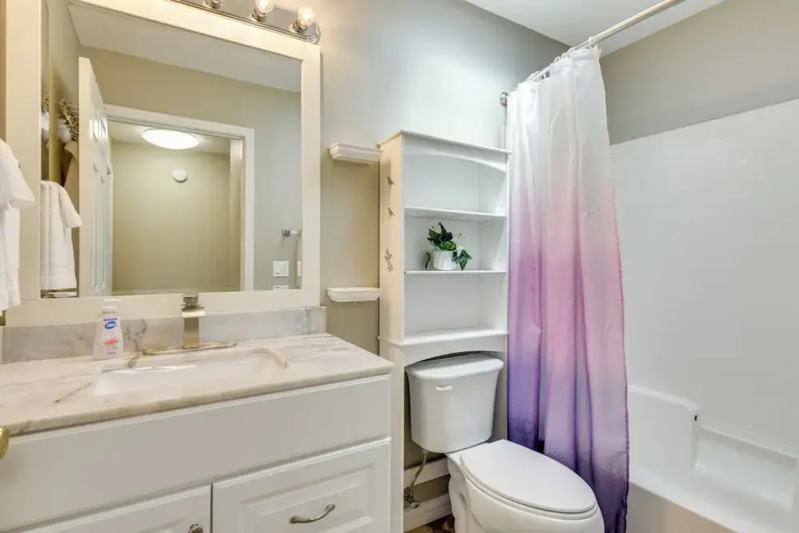 4 Mi to Downtown Panama City: Home w/ Patio!