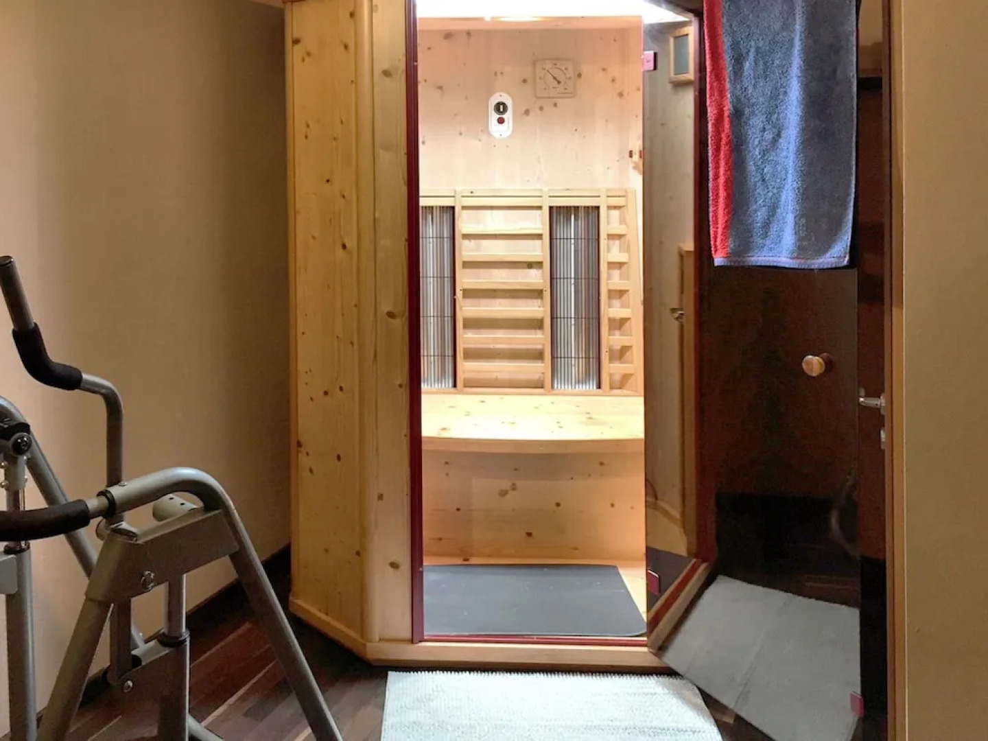 Beautiful House With Sauna, Modern Interior and Enormous, Park-like Garden