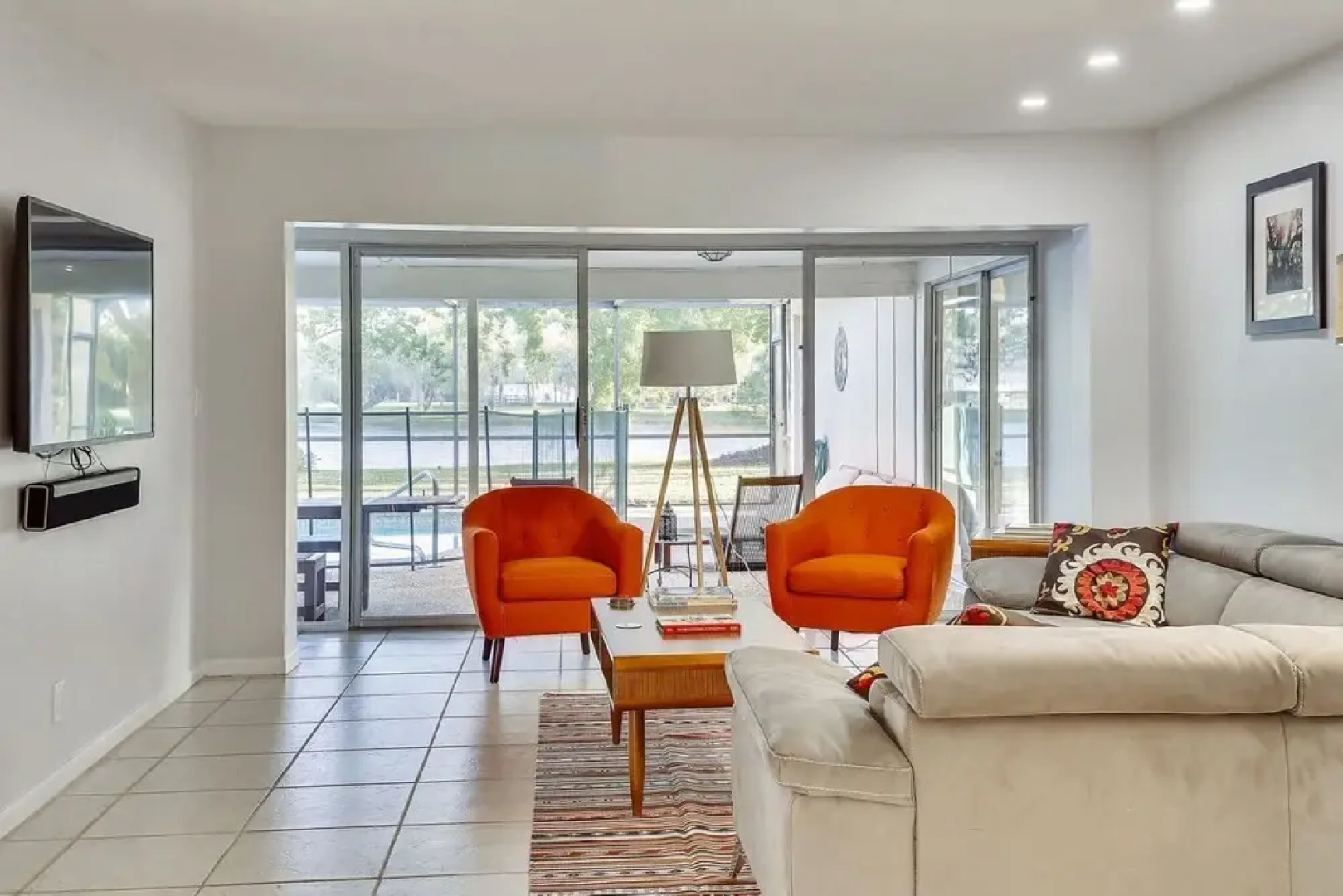Watersedge - Private & Sanitized, Self Check-in. Perfect for Social Distancing & Working From Home. Private Pool, Pet Friendly. Super-host Support