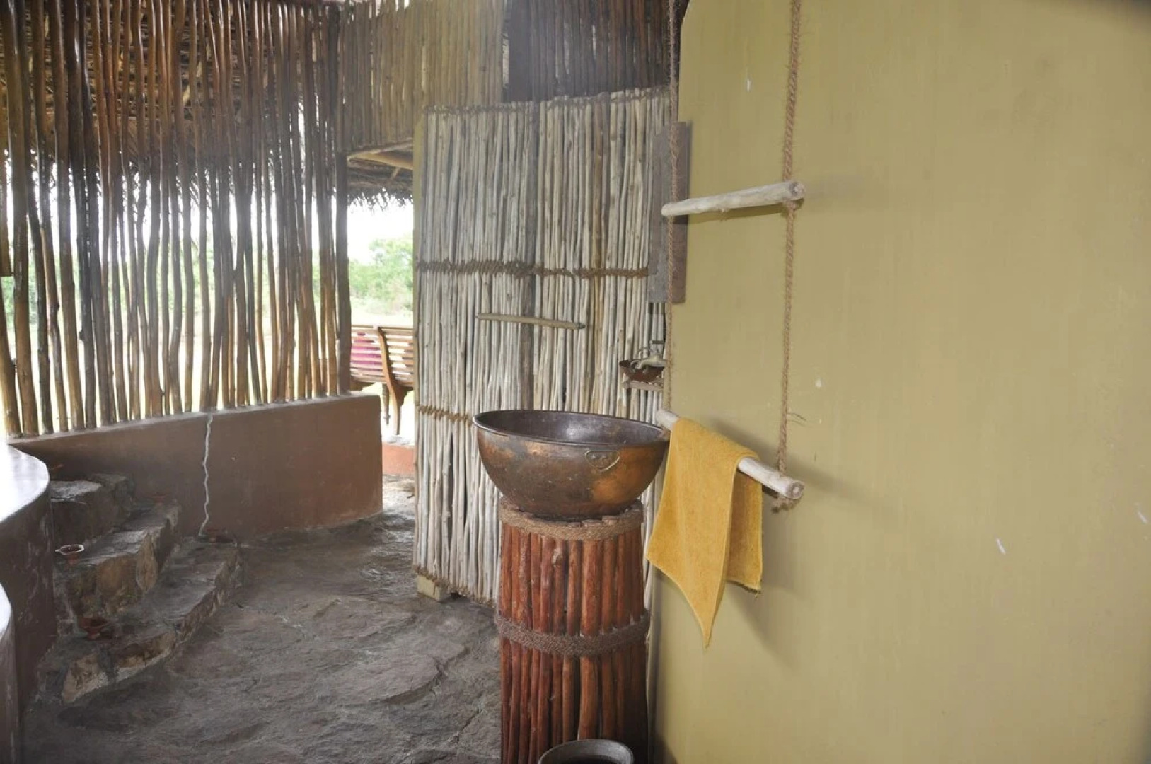 Cadjan Earth eco lodge