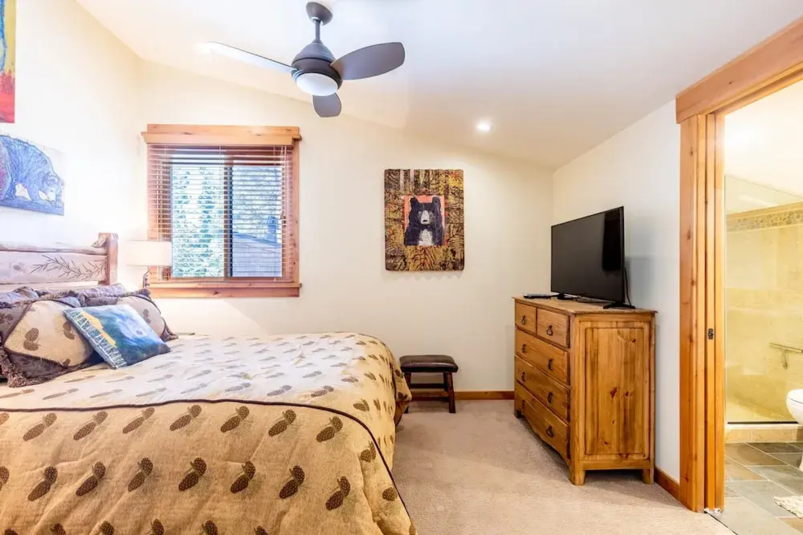 Beautiful Mountain 2 Bedroom Ski-In/Ski-Out in Ski Trails by RedAwning Save 10% on 3 Nights, 15% on 5 Nights!