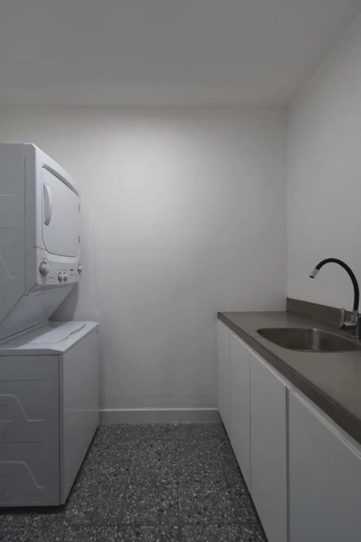 Modern Studio Apartment With Garden Entry