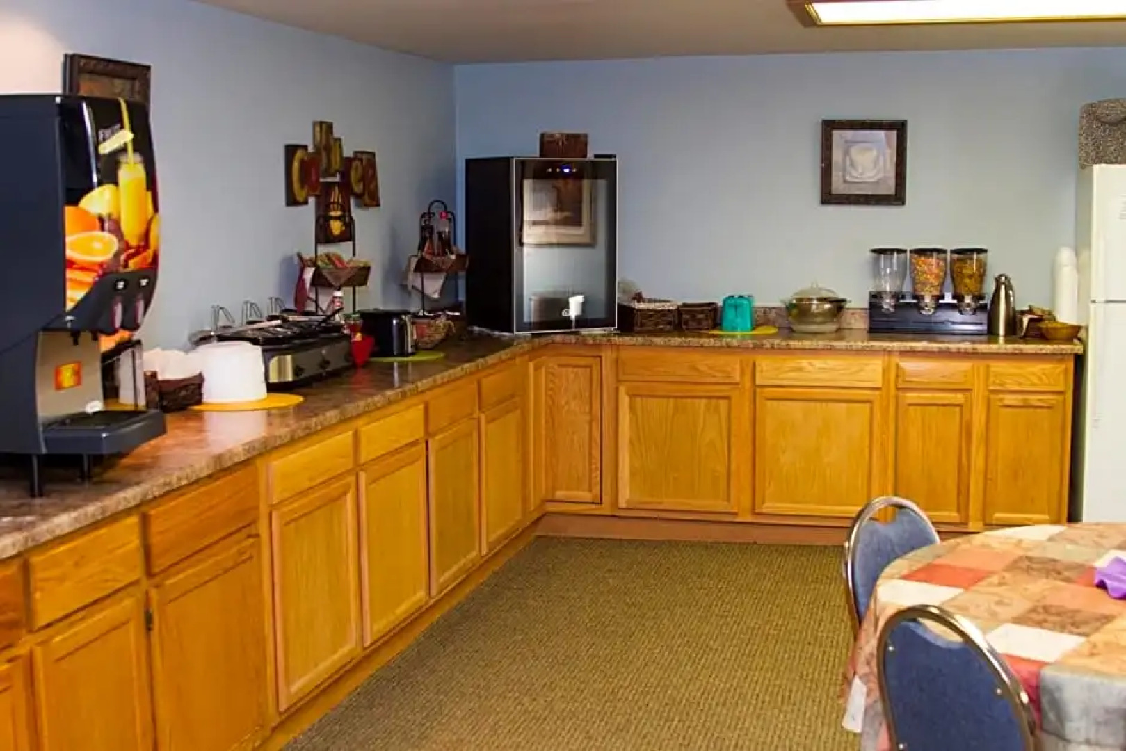 Cottonwood Inn & Suites