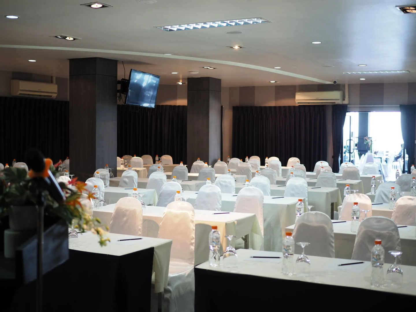 The Loft Seaside Sriracha