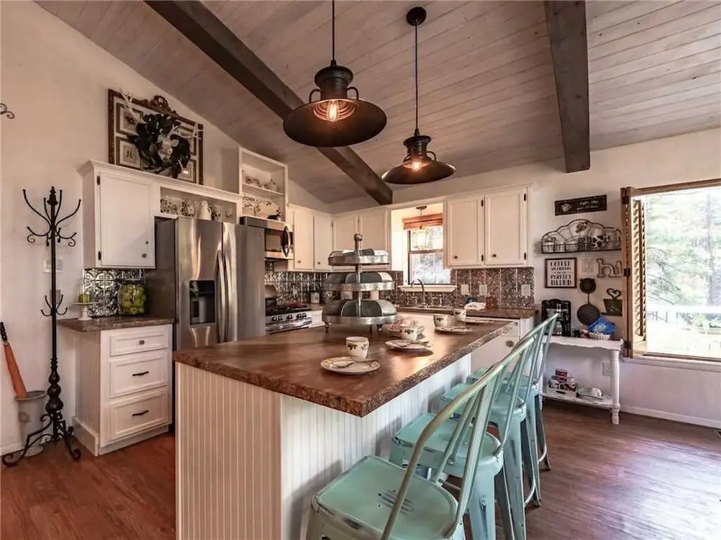 Bella Luna Cottage - Three Bedroom Cabin