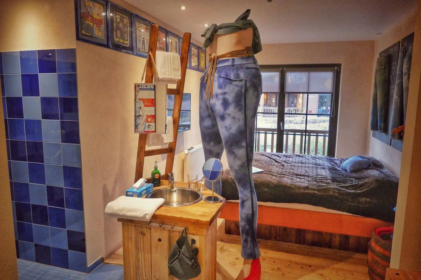 Road Stop Neandertal