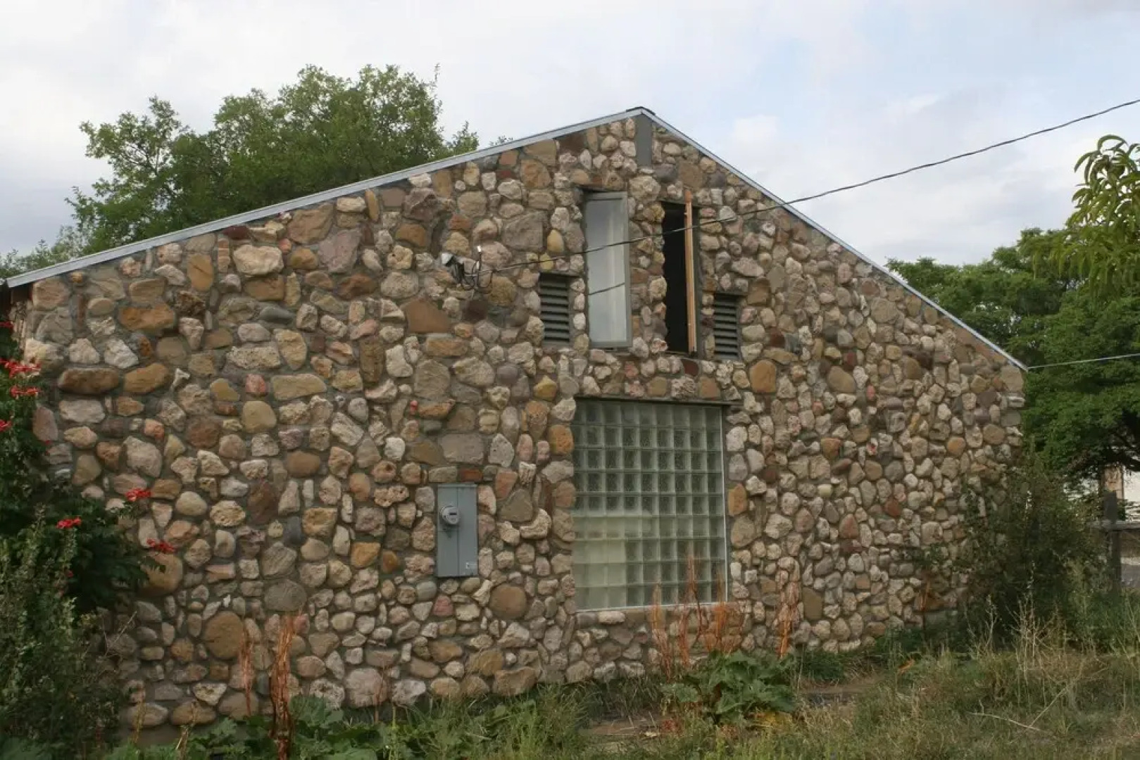 River Stone Inn & Gallery