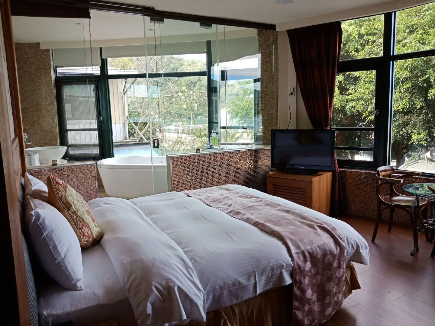 Shuian Lakeside Hotel