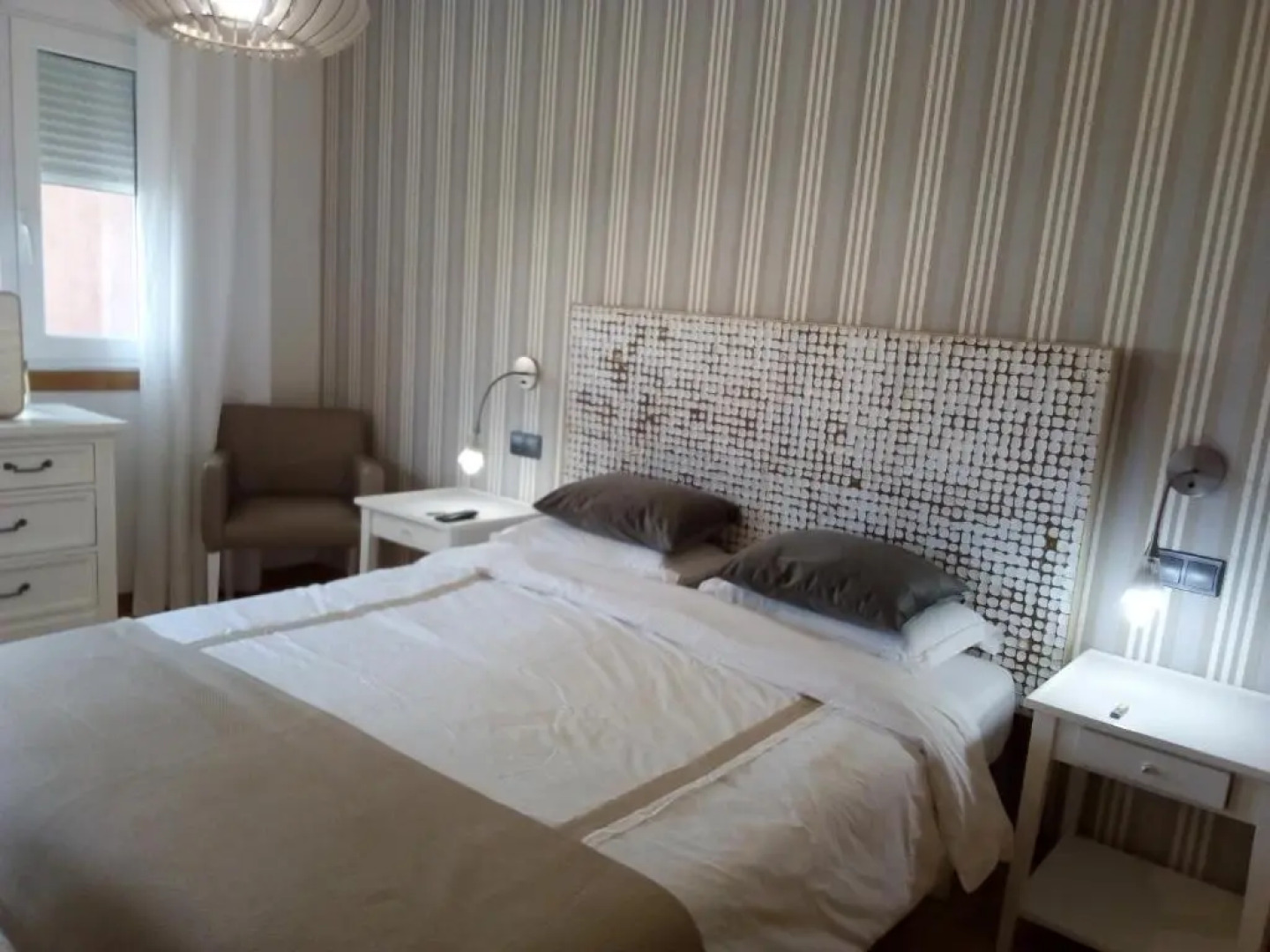 LAS LAGUNAS chalet adosado para máx 10, no recomendable para grupos de jóvenes