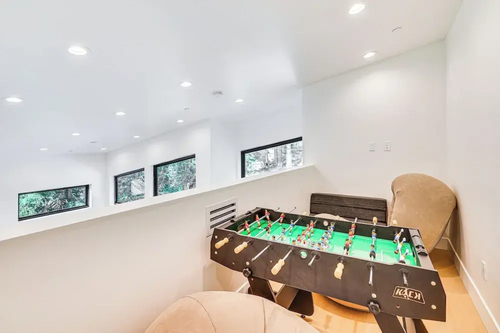 4 Mi to Soda Springs Resort: Hot Tub Hideaway!