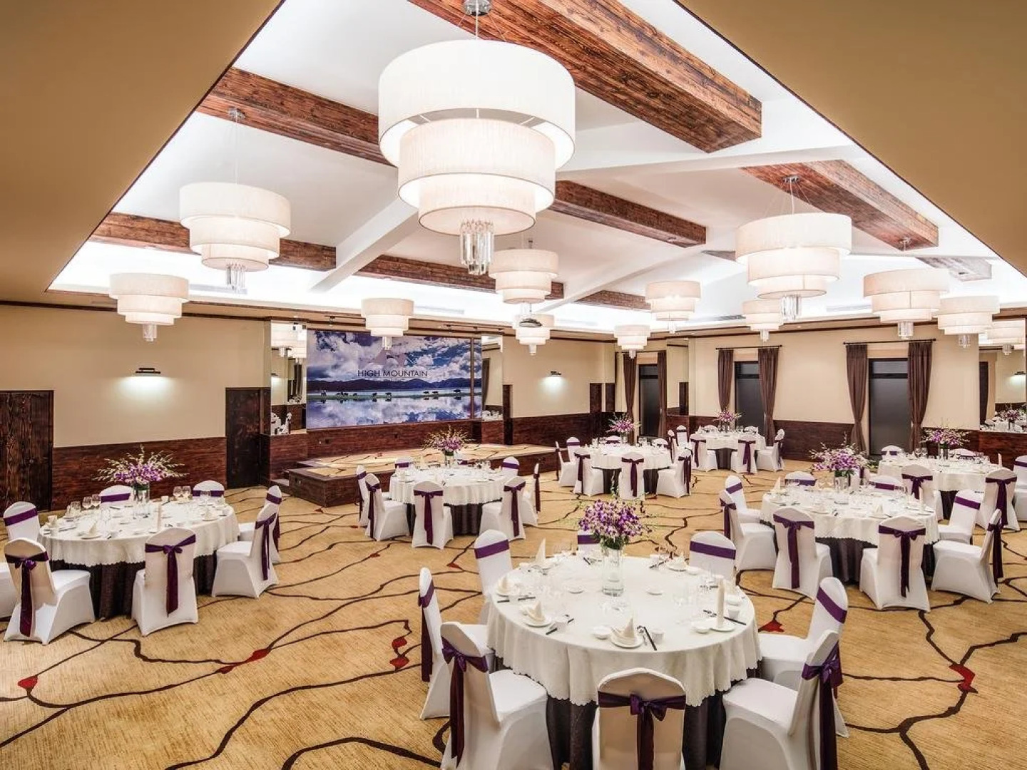 High Mountain Resort Shangri-la