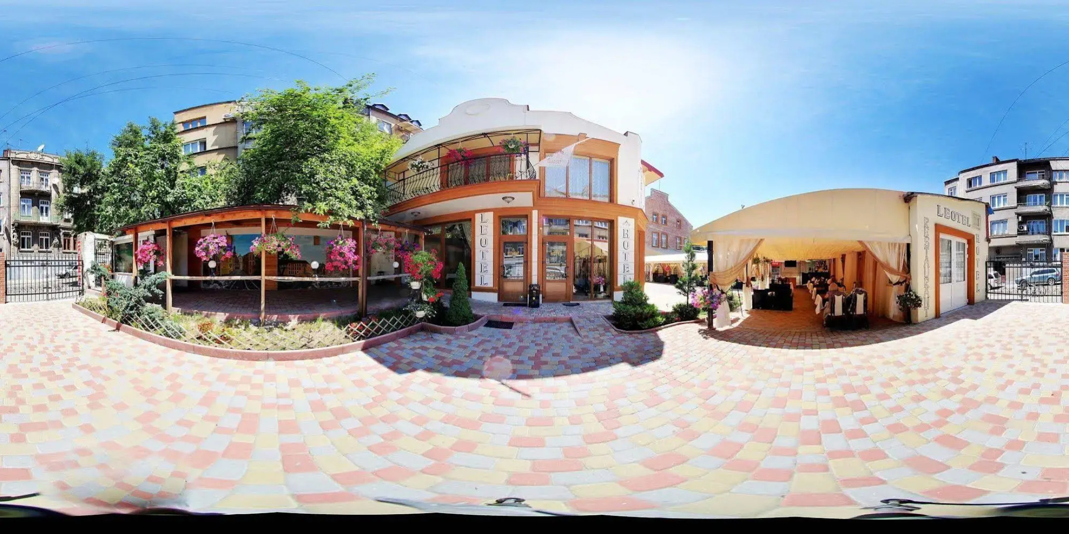 Отель «Леотель»