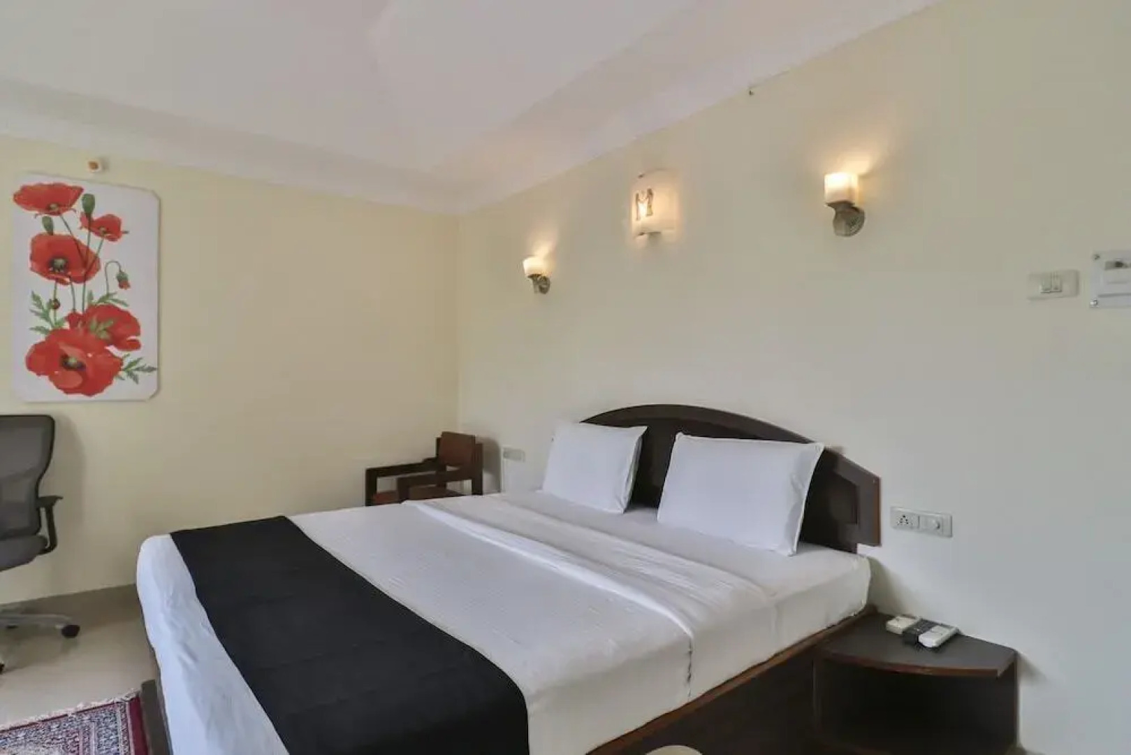 Holiday Palms by OYO Rooms