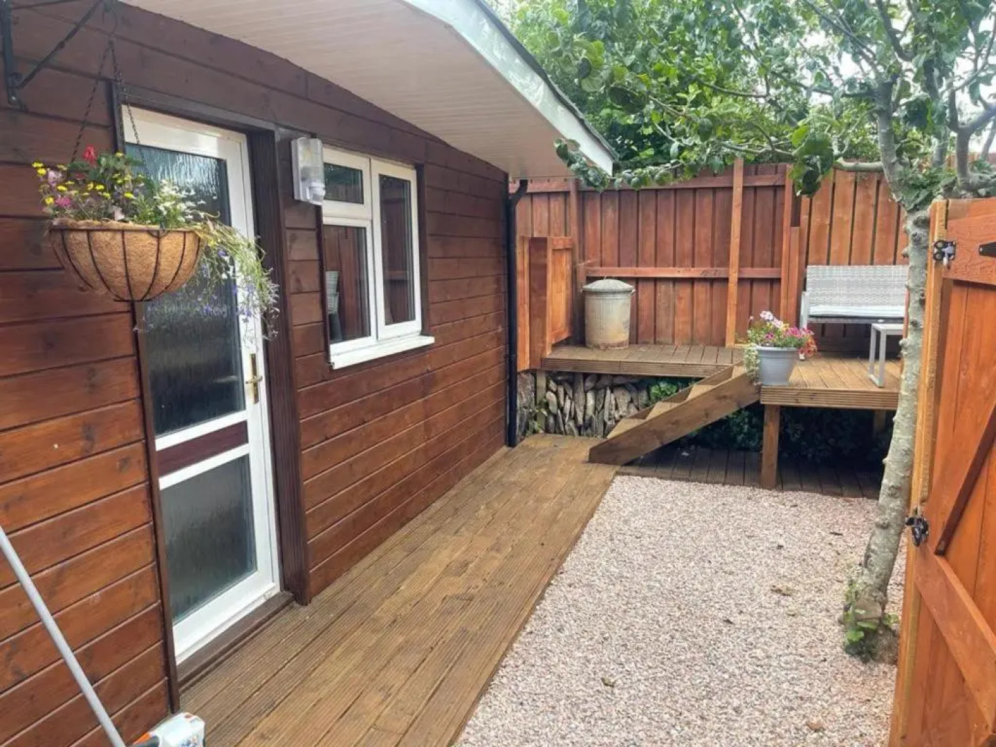 Charming Chalet - Sleep 3/4 & Free Parking