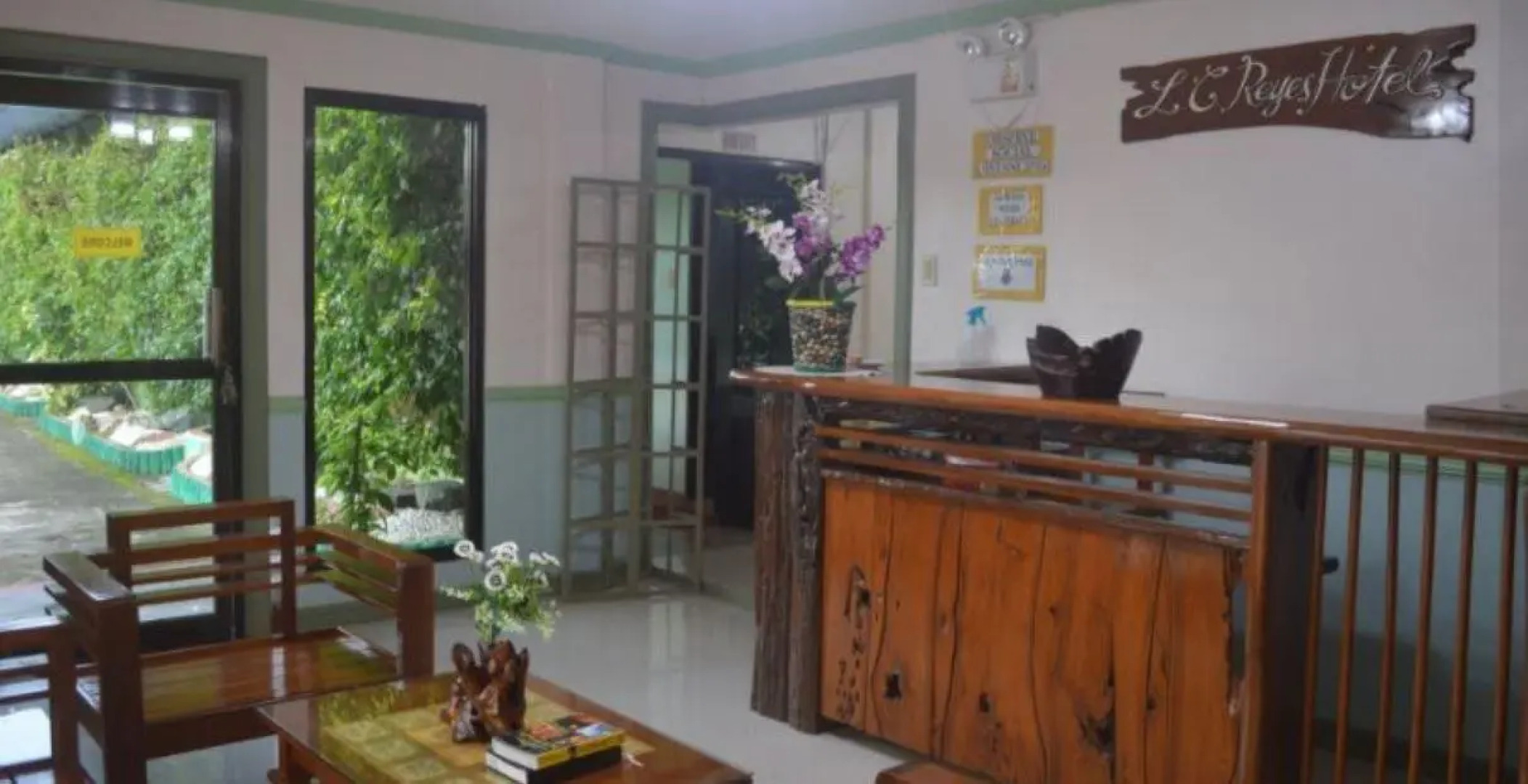 RedDoorz Plus near Bangui Windmills - Vaccinated Staff