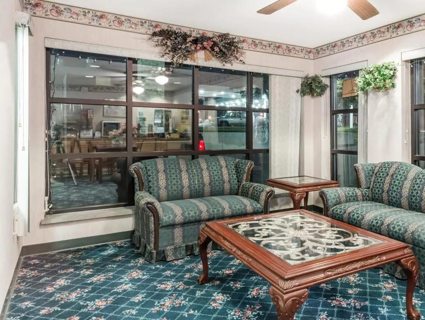 Brentwood Inn & Suites