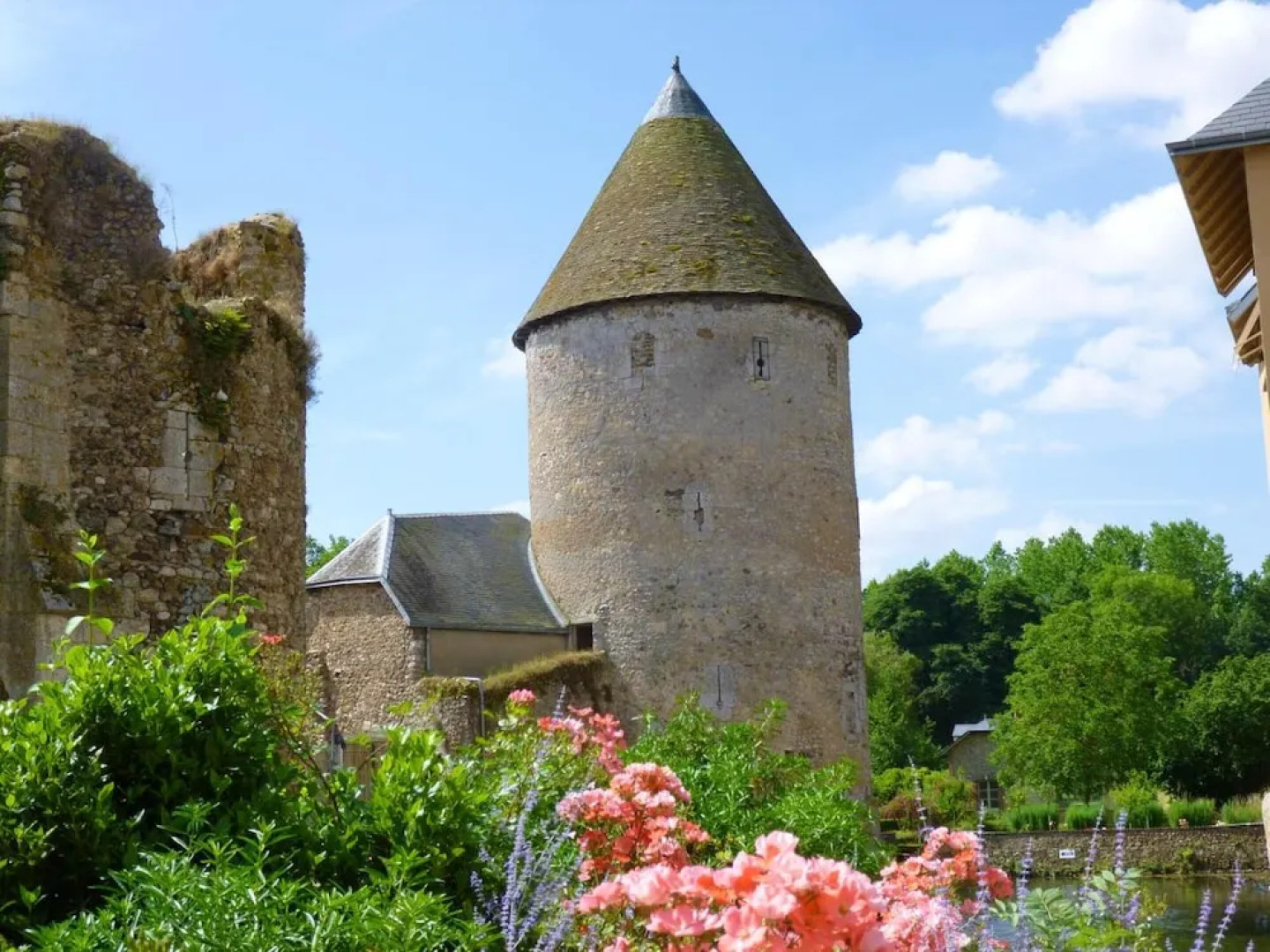 House With 2 Bedrooms in Bonneval, With Enclosed Garden and Wifi