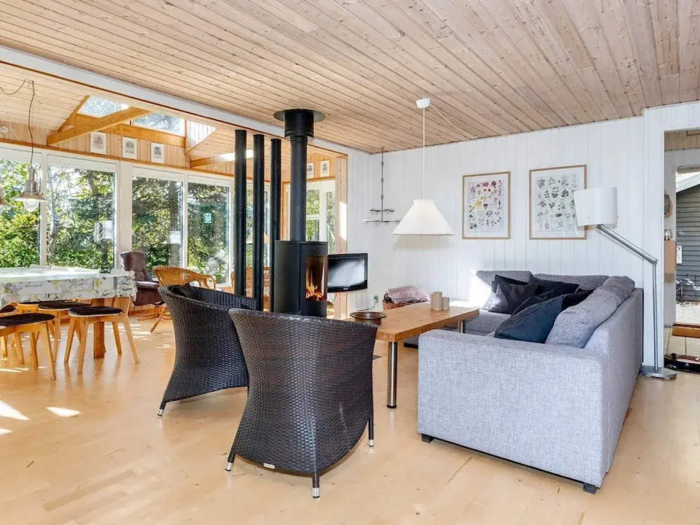 Tranquil Waterside Retreat-by Traum