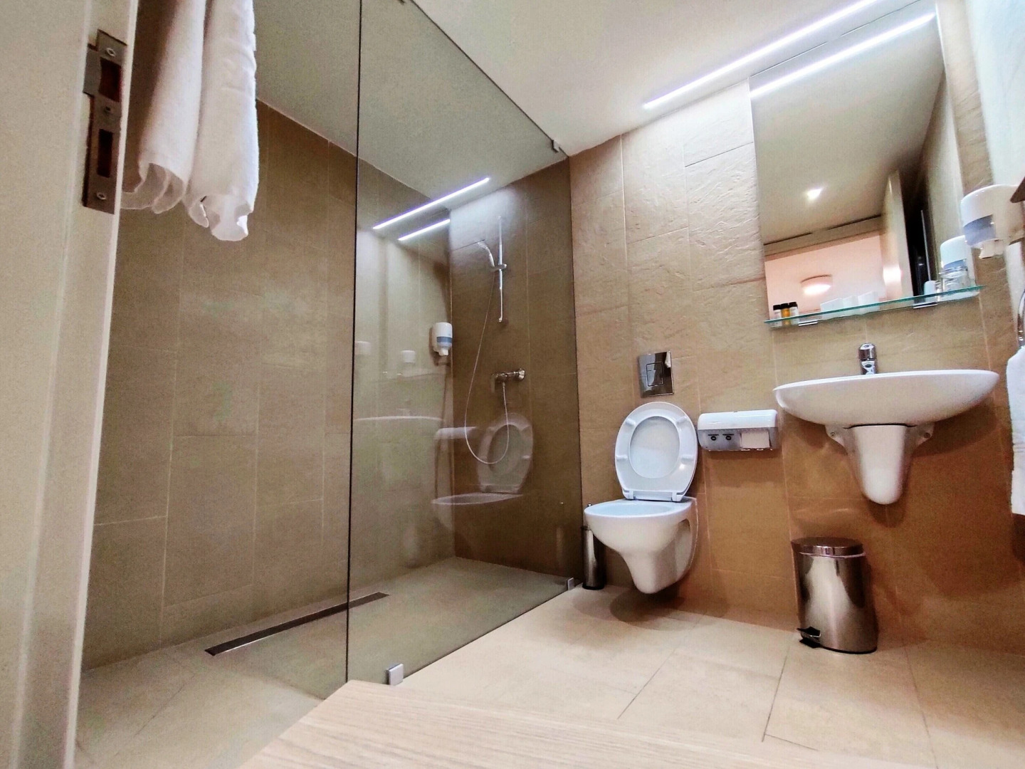 Almond Business Hotel