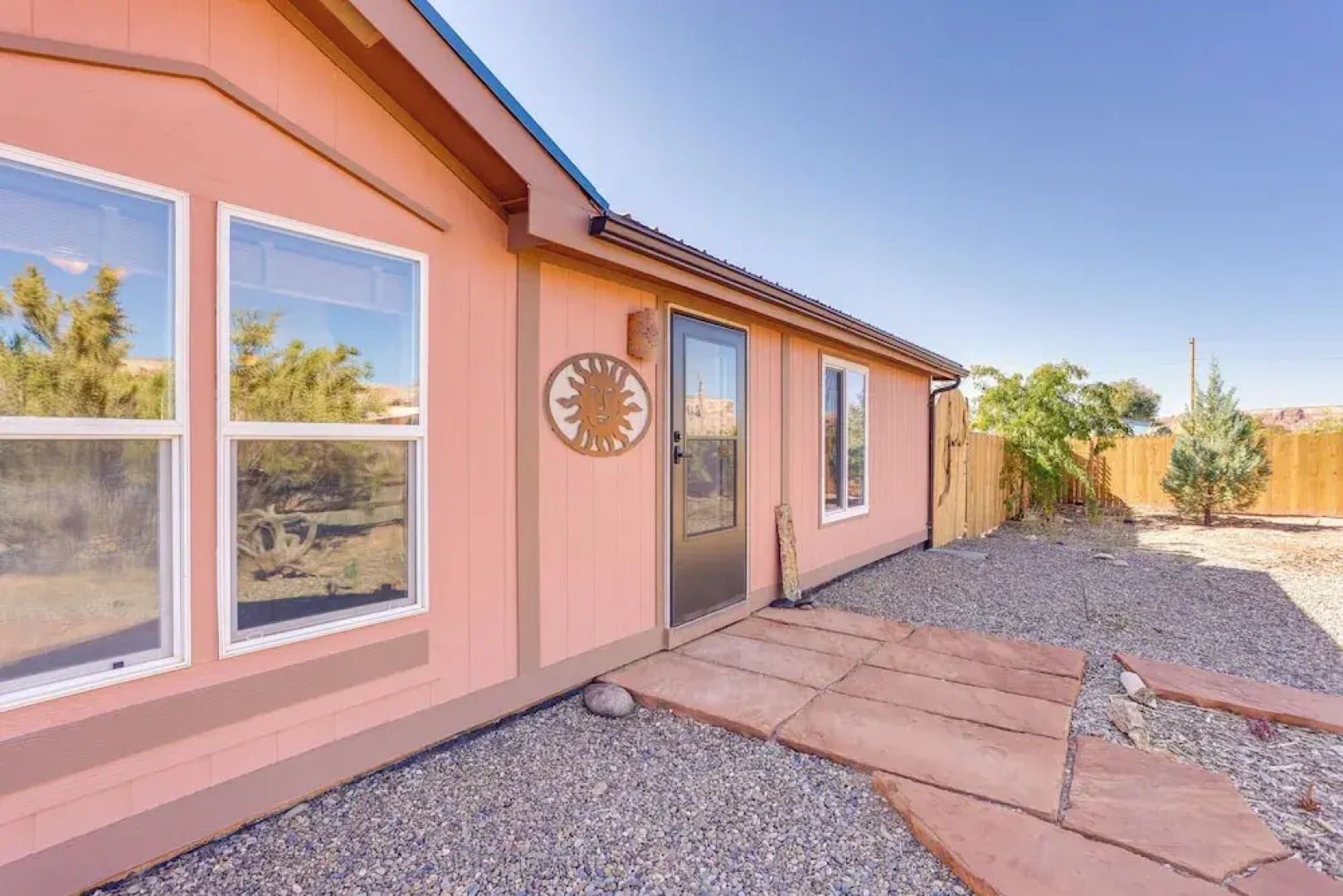 Stunning Views: Quiet Bluff Home Near Hiking!