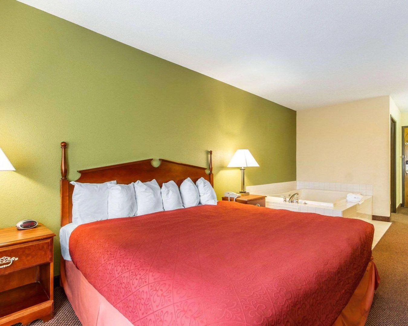 AmericInn by Wyndham Reedsburg