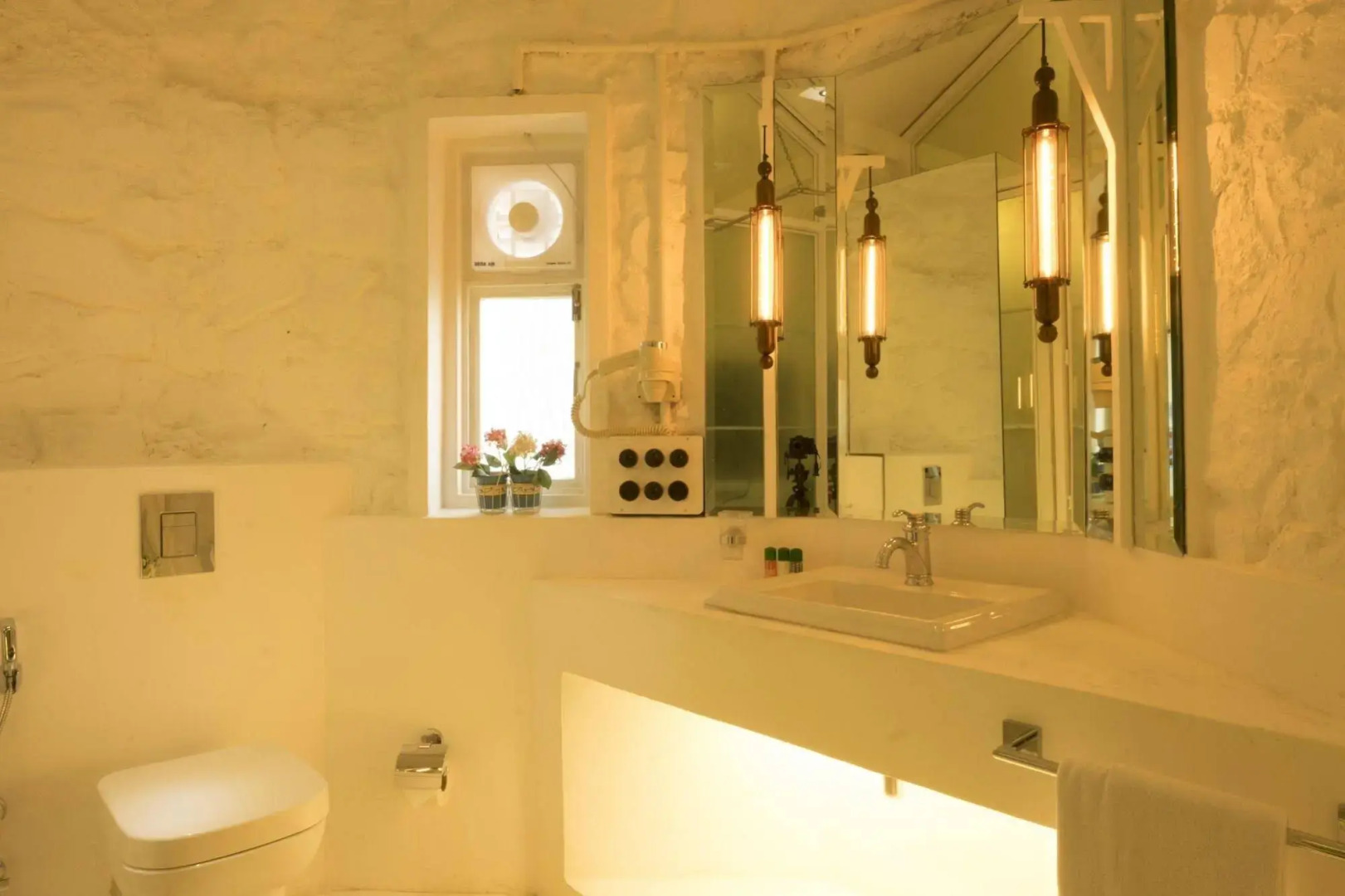 The Tamarind Hotel Anjuna, Goa