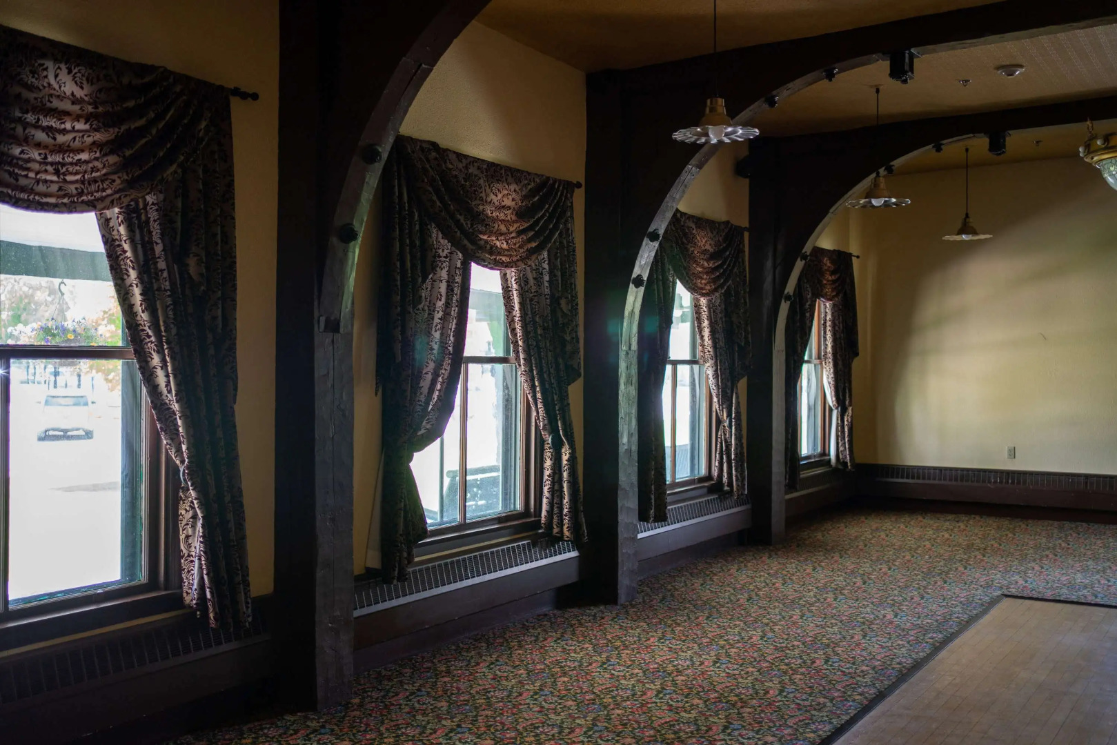 Sheridan Inn, B/W Signature Collection