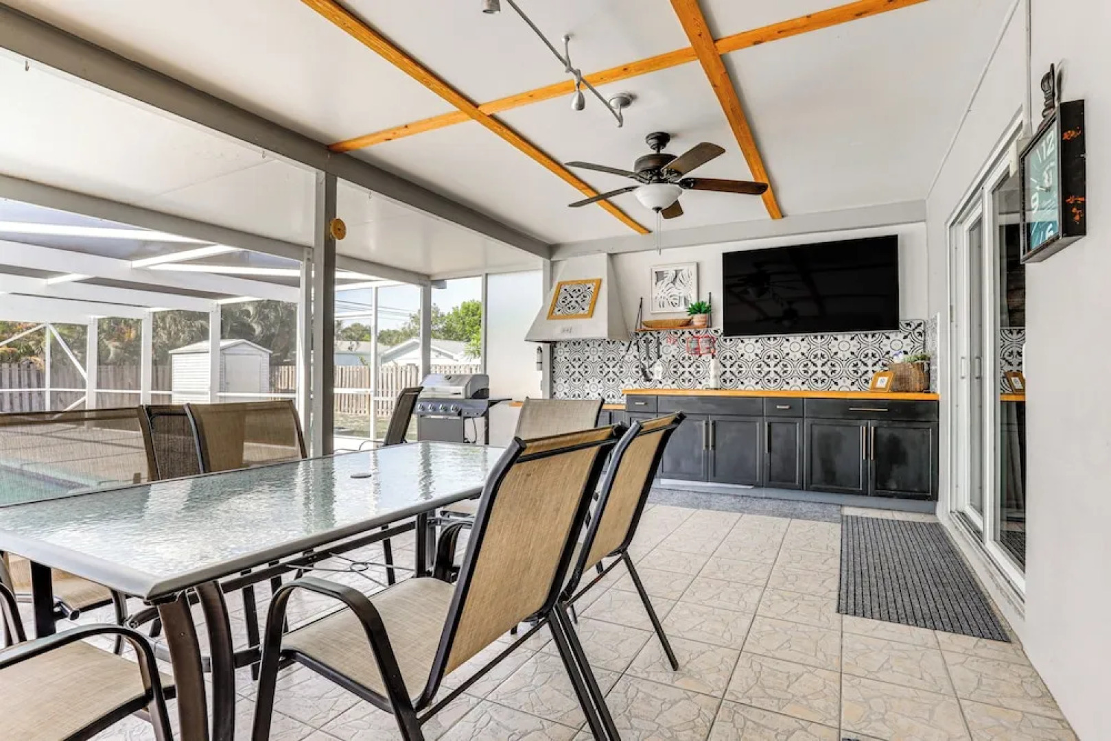 'tropical Landing' Stuart Home w/ Pool + Grill!