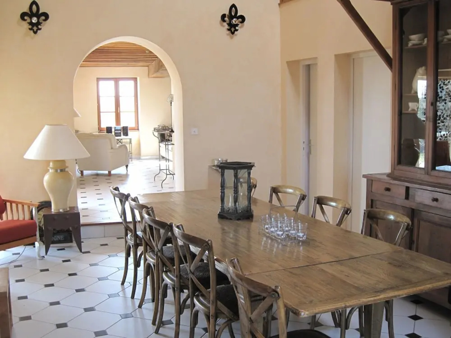 Vintage Farmhouse in Vinzelles with Pool