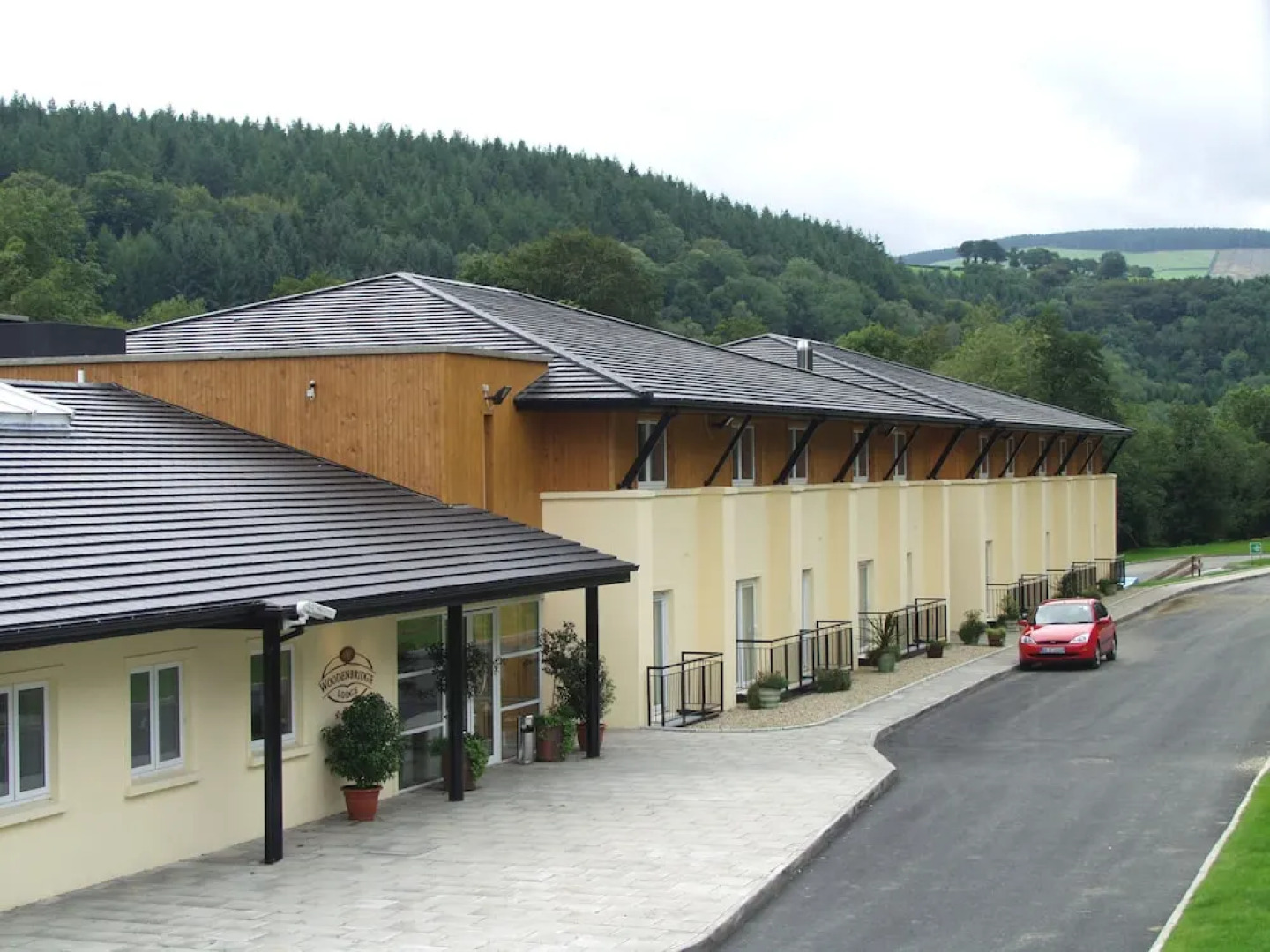 Woodenbridge Hotel & Lodge